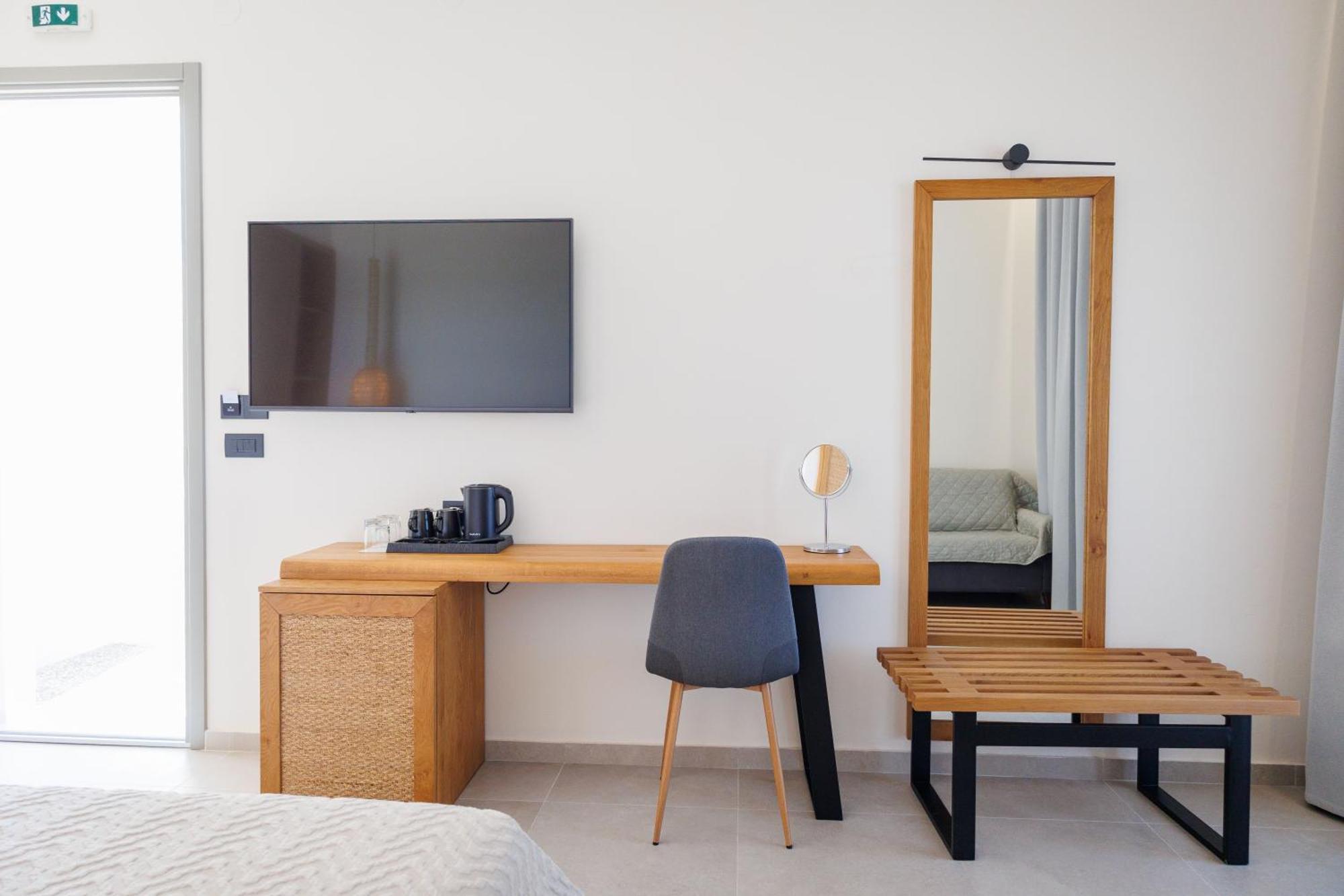Kouros Blanc Resort & Suites Pounda Bilik gambar